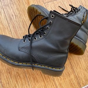 Dr martens boots black size 8